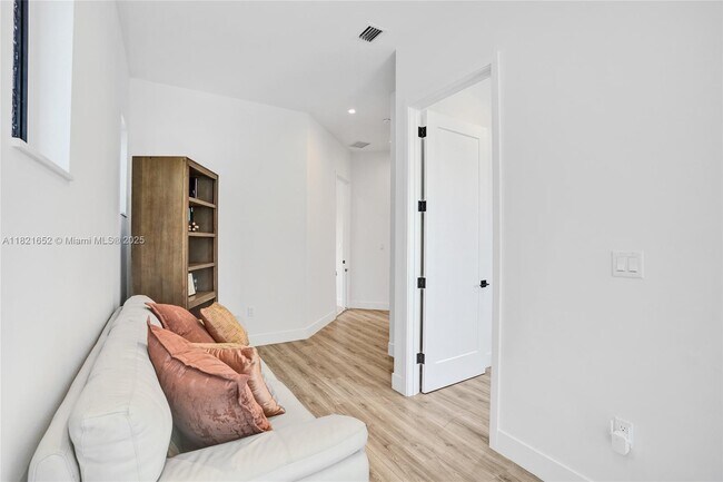 Building Photo - 7759 SW 99th St