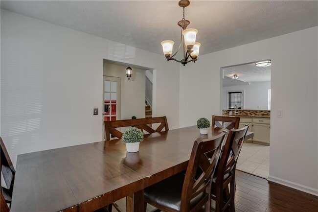 Building Photo - 4201 E Meadow Dr