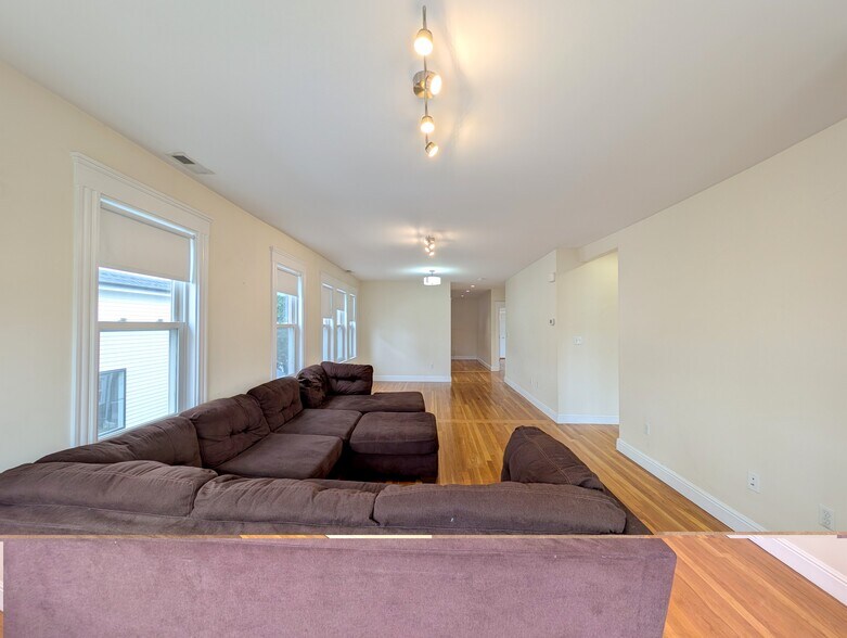 Building Photo - 7 Bonner Ave