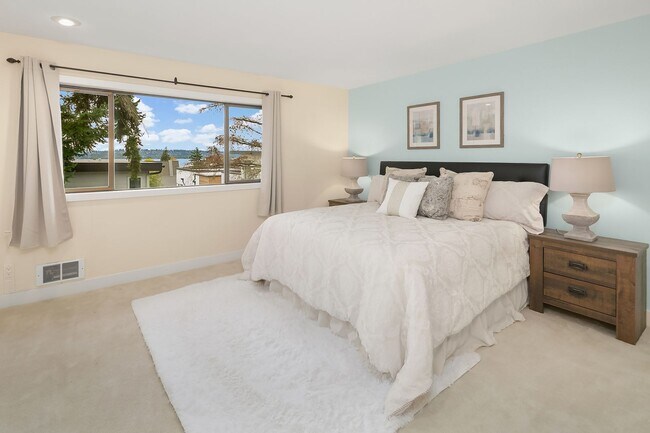 Building Photo - Fantastic location in the heart of downtown Kirkland!