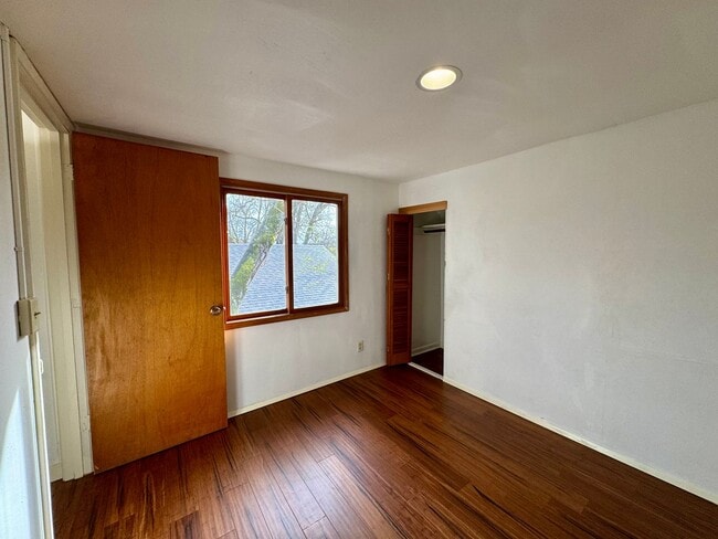 Building Photo - Beautiful 4 Bedroom, 2 Bath with Bonus Room in the Whiteaker Neighborhood!