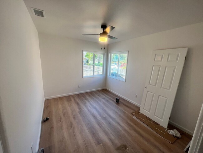 Building Photo - FULLY REMODELED 3BR/2BA HOME in Spring Valley