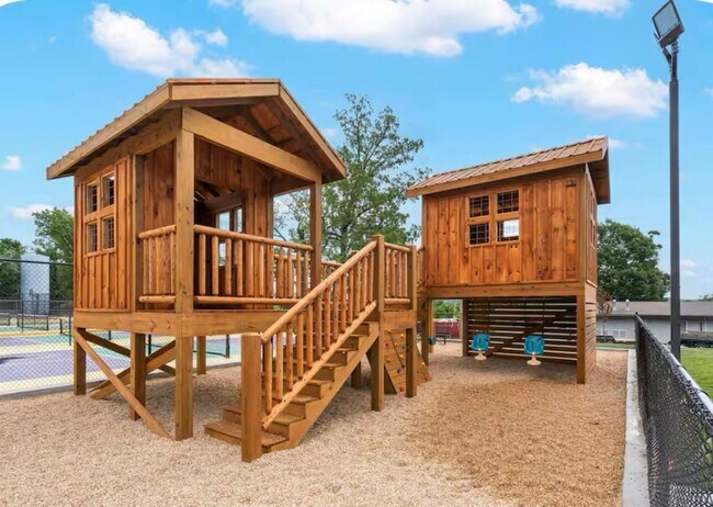 Building Photo - Remodeled and Stunning Studio | Fully Furnished | All Utilites Included | 1 Bathroom | Condo | Ki...