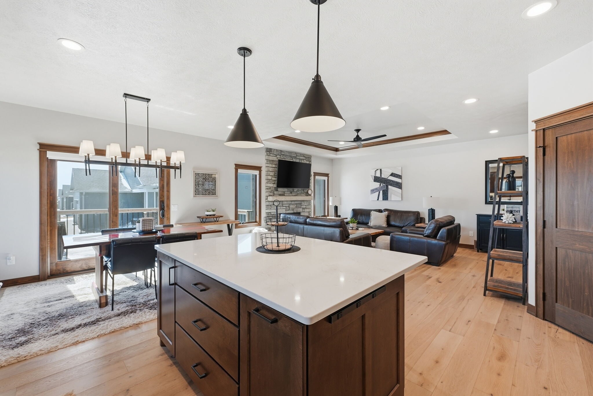 Building Photo - 2701 W Oak Hill Dr