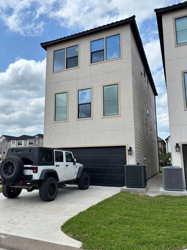 Building Photo - 13704 Jeffrey Pne Ln