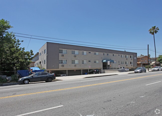 Primary Photo - 5715 Vineland Ave