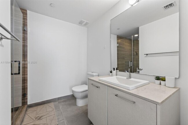 Building Photo - 1010 Brickell Ave