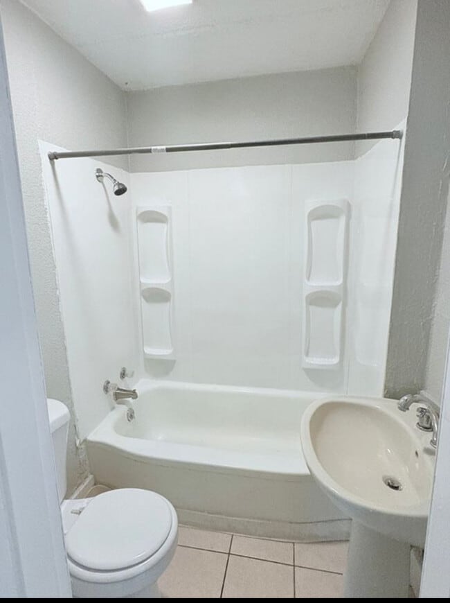 Building Photo - 2227 Homestead Dr