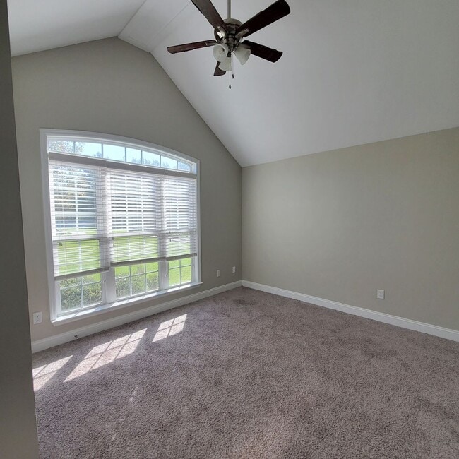 Building Photo - Spacious 4-Bedroom Home with Modern Featur...