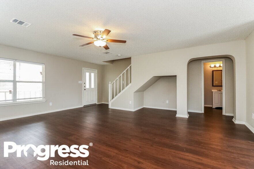 Building Photo - 3156 Pine Valley Dr