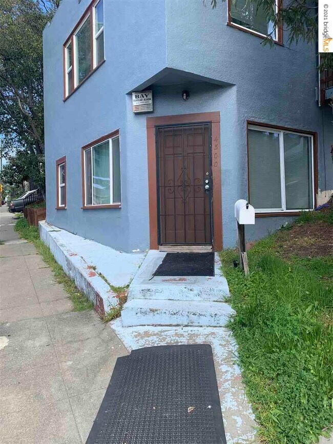 Building Photo - 4500 San Carlos Ave