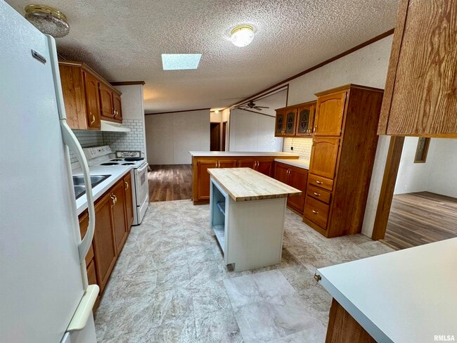 Building Photo - 14401 134th Ave W