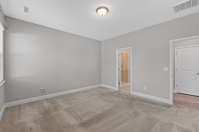 Building Photo - 138 Willow Grove Ln