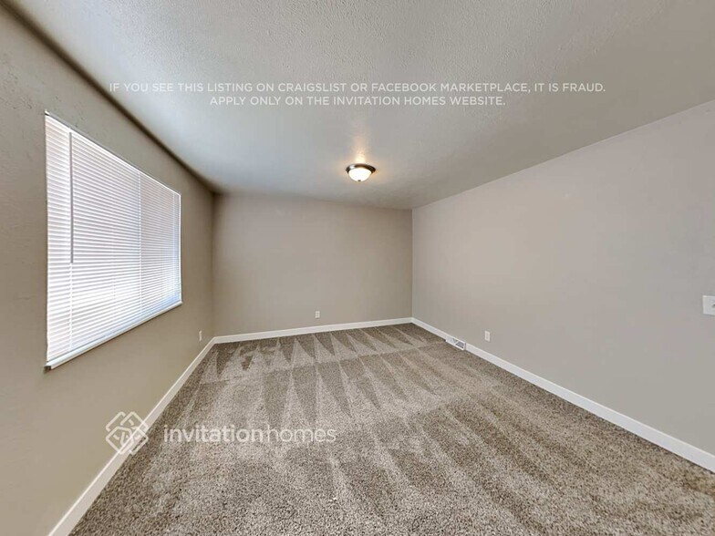 Building Photo - 10631 Queen St