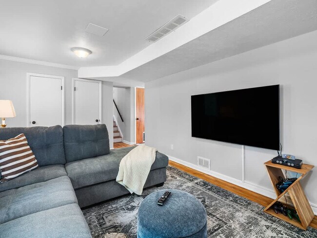 Building Photo - 670 Treeside Dr