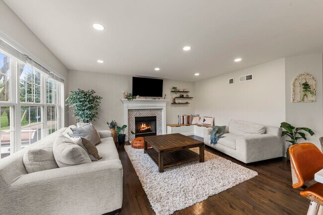 Building Photo - 3404 Interlochen Ln