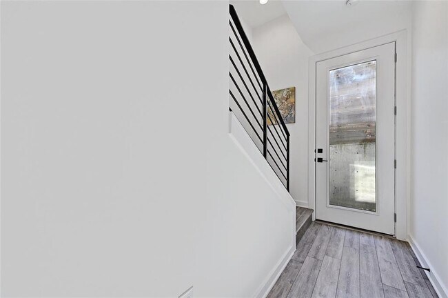 Building Photo - 2804 S 1st St