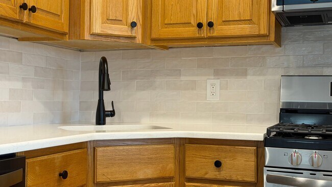 Building Photo - 9168 Ellie Dr