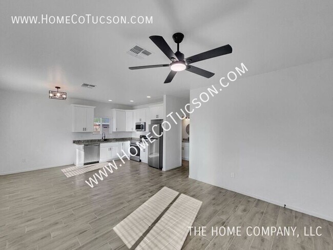 Building Photo - 1603 S Van Buren Ave