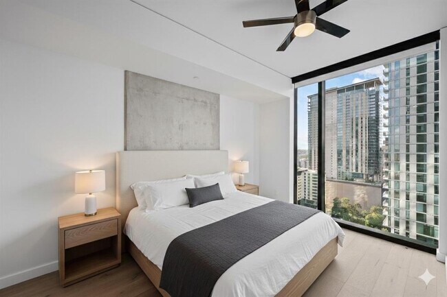 Building Photo - 610 Davis St