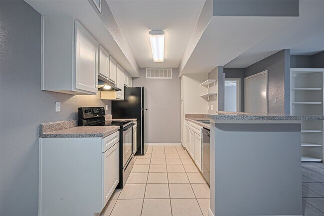 Building Photo - 12905 Woodforest Blvd