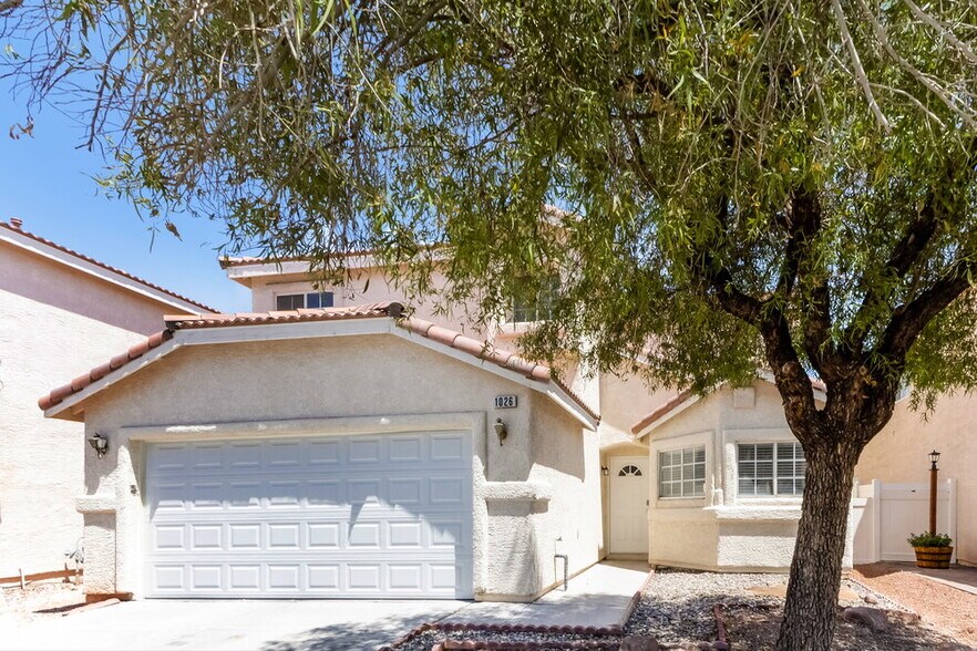 Building Photo - 1026 Cliffbrook Hedge Ave