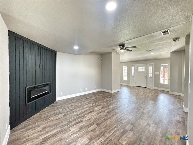 Primary Photo - 159 S Hackberry Ave