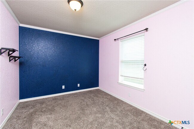 Building Photo - 2604 Hector Dr