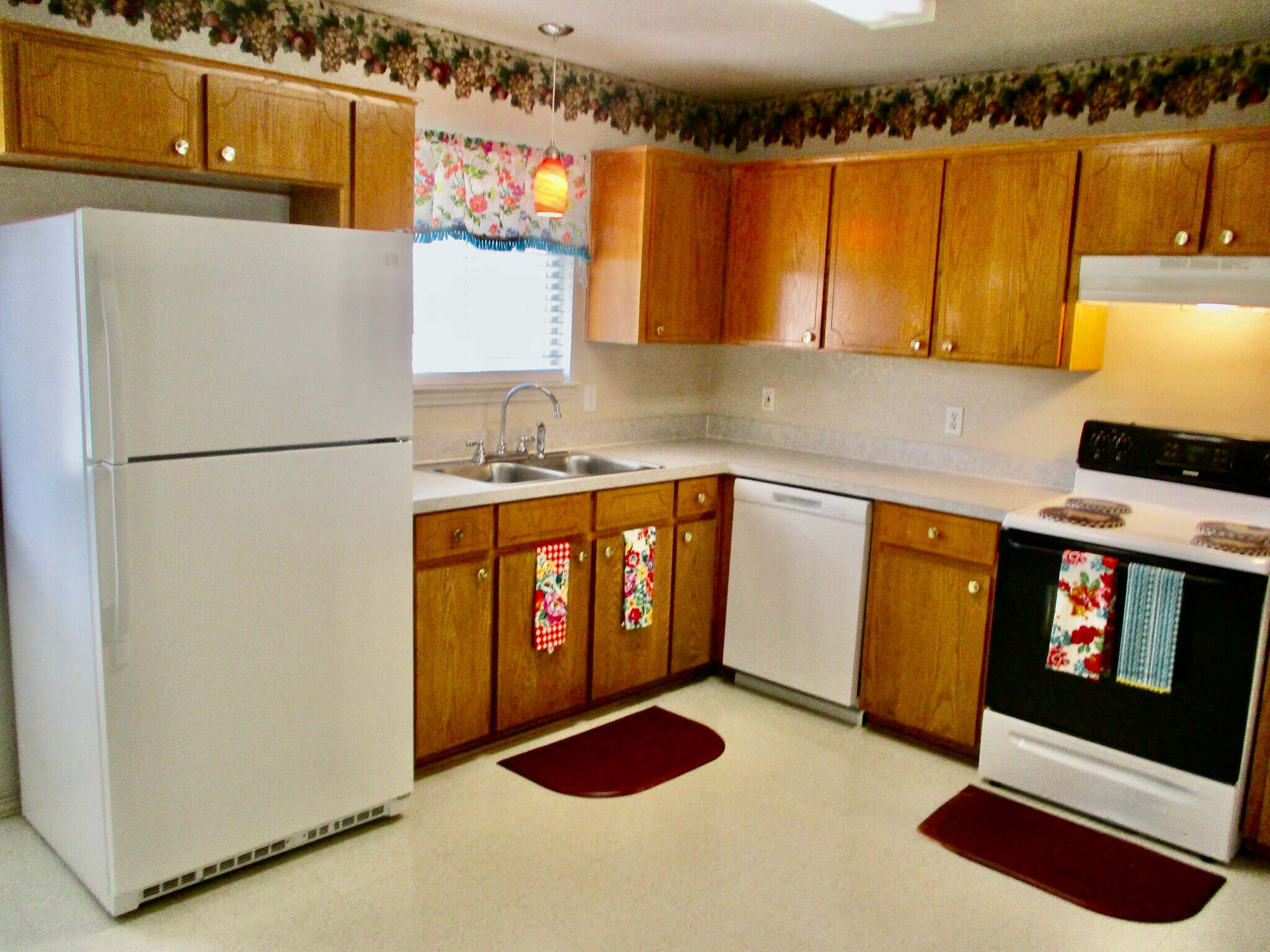 Building Photo - 165 Armadillo Ln