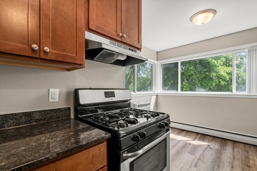 Building Photo - The Avenue Apartments