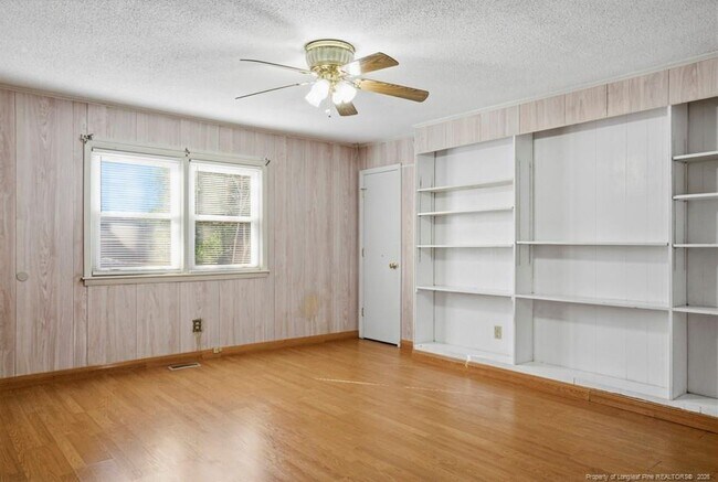 Building Photo - 815 Bedrock Dr