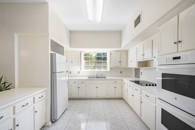 Building Photo - 157 Wells Rd