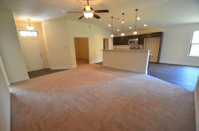Building Photo - 125 Lillian Wy