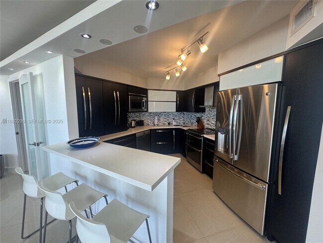 Building Photo - 5161 Collins Ave