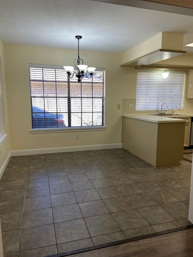 Building Photo - 3815 Oak Gardens Dr