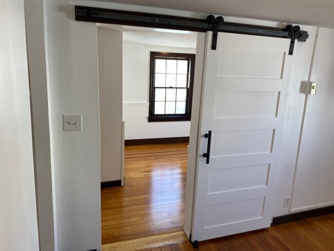 Building Photo - 54 Bridge St