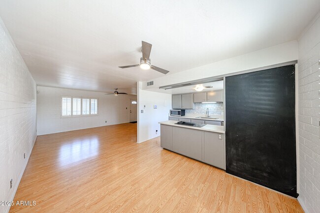 Building Photo - 6544 N 12th St