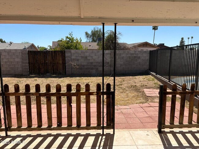 Building Photo - 3605 S Cutler Dr