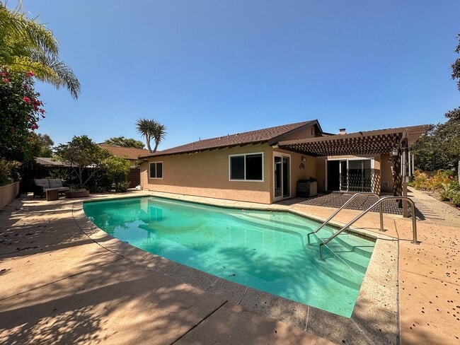 Building Photo - Stylish 4 Bedroom, 2 Bath Single-Story wit...