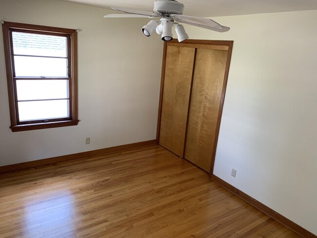 Building Photo - 418 S Owen Dr