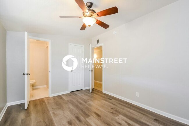 Building Photo - 3 Bedroom Pet-Friendly Home in TUCSON, AZ with Main Street Renewal