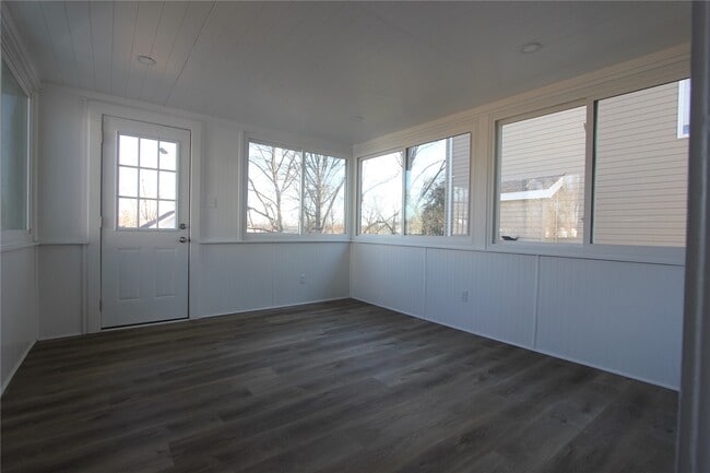 Building Photo - 1034 N Rock Hill Rd