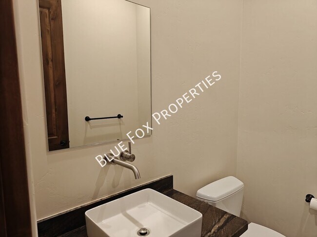 Building Photo - 13037 N Red Quail Pl