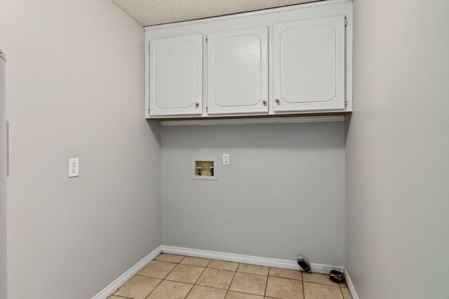 Building Photo - 322-328 Brookwood