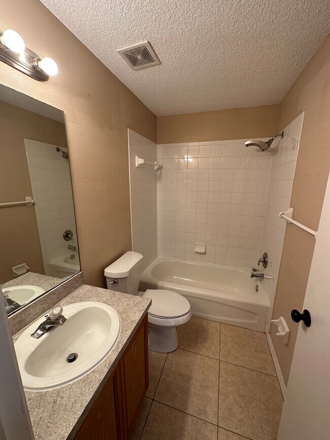 Building Photo - 7434 E Bank Dr