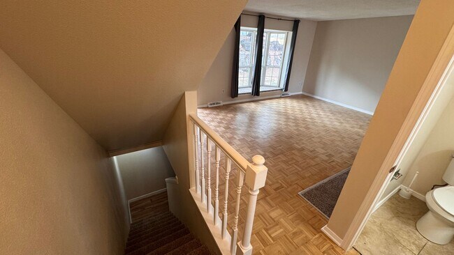 Building Photo - 3 bed 2.5 bath w/ garage, Great location off University and Dry Creek, close to Southglenn Mall a...