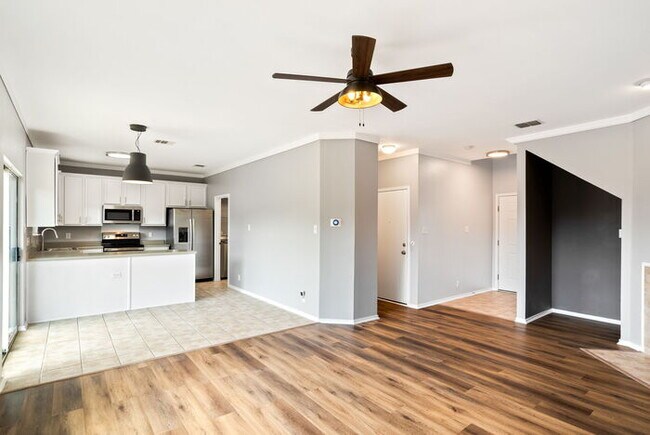 Building Photo - 2735 Encino River