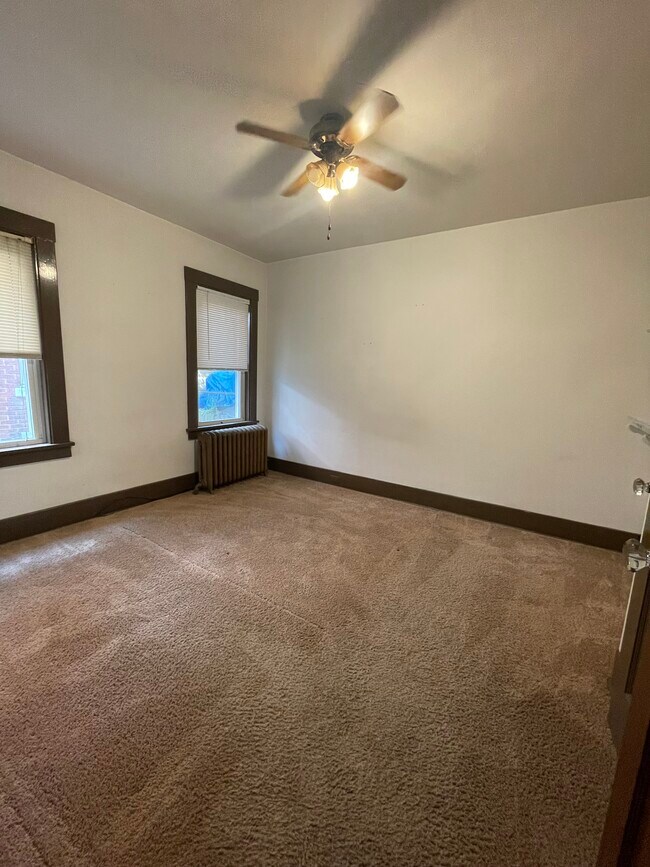 Building Photo - Mattern