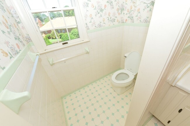 Building Photo - Custom Built brick Manor close to airport ...