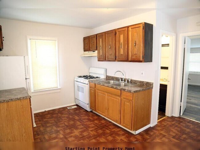Building Photo - 3742 High Dr.